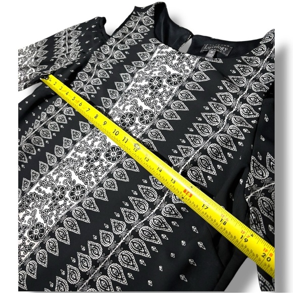 Luxology Black and White Vertical Geometric Pattern Shoulder Cutout Mini Dress - Picture 11 of 16